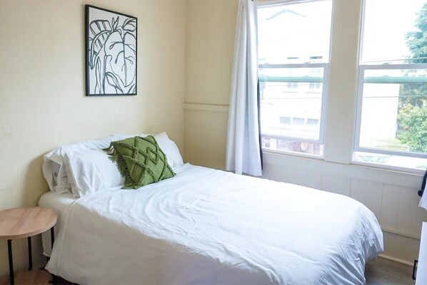 2 多间卧室、免费 WiFi、床单