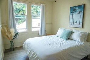 2 多间卧室、免费 WiFi、床单