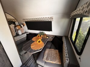 Dining - Cozy Couples RV Camper Retreat, Flagstaff AZ (Flagstaff)