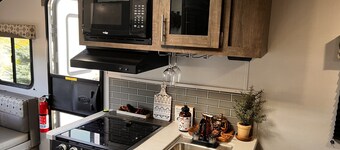 Cozy Couples RV Camper Retreat, Flagstaff AZ