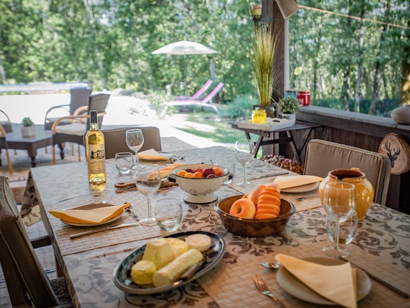 Outdoor dining
