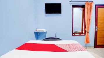 Desk, bed sheets