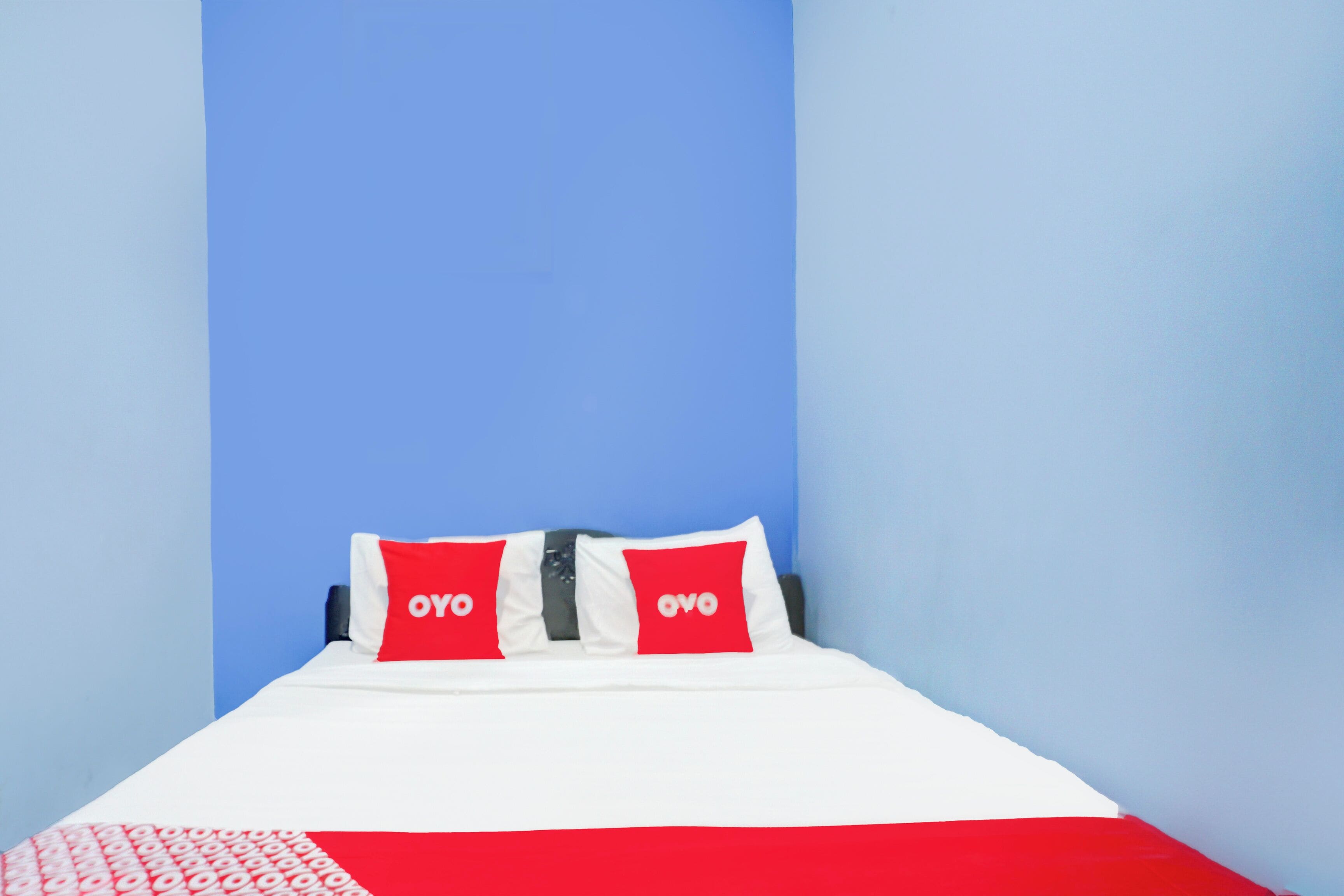 Standard Double Room | Desk, bed sheets