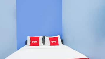Standard Double Room | Desk, bed sheets