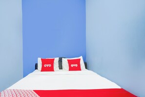 Standard Double Room | Desk, bed sheets - OYO Life 93083 Nova Jaya 3 Homestay Syariah (Paciran)