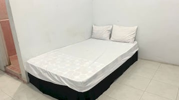Standard Double Room | Desk, bed sheets