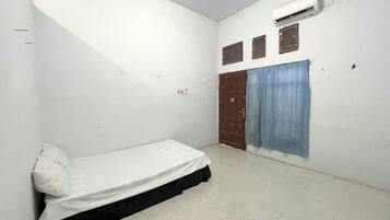 Desk, bed sheets