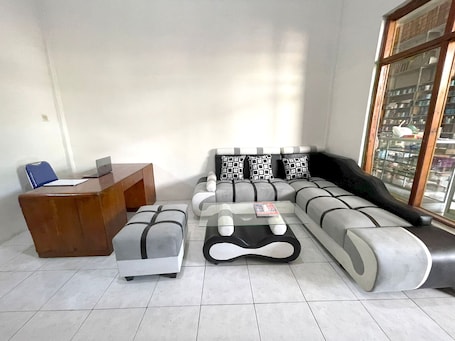 Reception. OYO Life 93083 Nova Jaya 3 Homestay Syariah