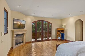 4 Schlafzimmer, Schreibtisch, Bügeleisen/Bügelbrett, Reisekinderbett