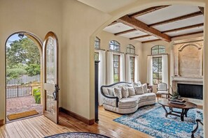 TV, offices - Carmel's Peaceful Villa (Carmel)