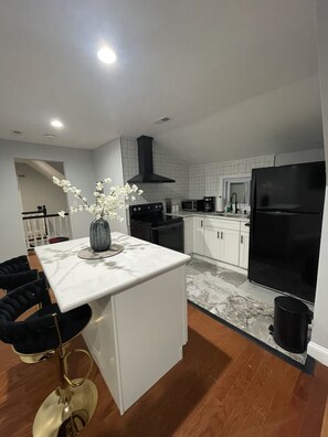 Fridge, microwave, oven, stovetop - Romeo and Juliet Castle (East Orange)