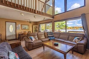 TV, fireplace, offices - Boardwalk Chalet | Lakefront | Fire Pit | Pet Frie (Tobyhanna)