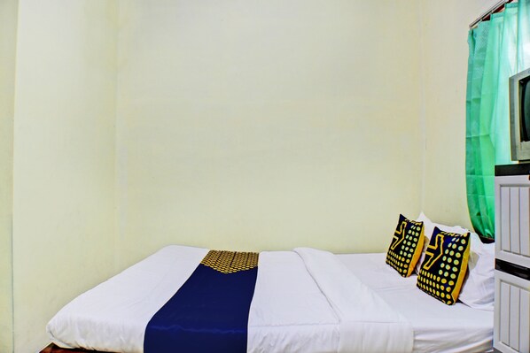 Double Room | Desk, free WiFi, bed sheets - Hotel O Homestay Kamar Hijau Syariah (Bandar Lampung)