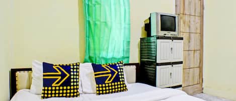 Double Room | Desk, free WiFi, bed sheets