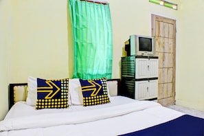 Double Room | Desk, free WiFi, bed sheets - Hotel O Homestay Kamar Hijau Syariah (Bandar Lampung)