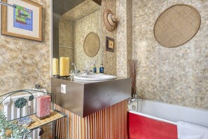 Bathtub, hair dryer, towels - Cute and Large Studio - Paris 16 - Mid-Terms (Paris)