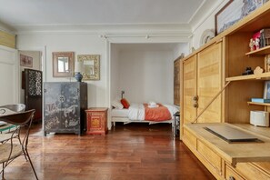 Desk, iron/ironing board, travel cot, WiFi - Cute and Large Studio - Paris 16 - Mid-Terms (Paris)