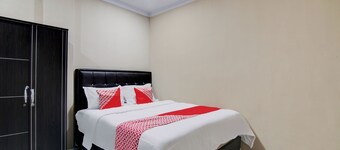 OYO 93087 Wisma Apel Syariah