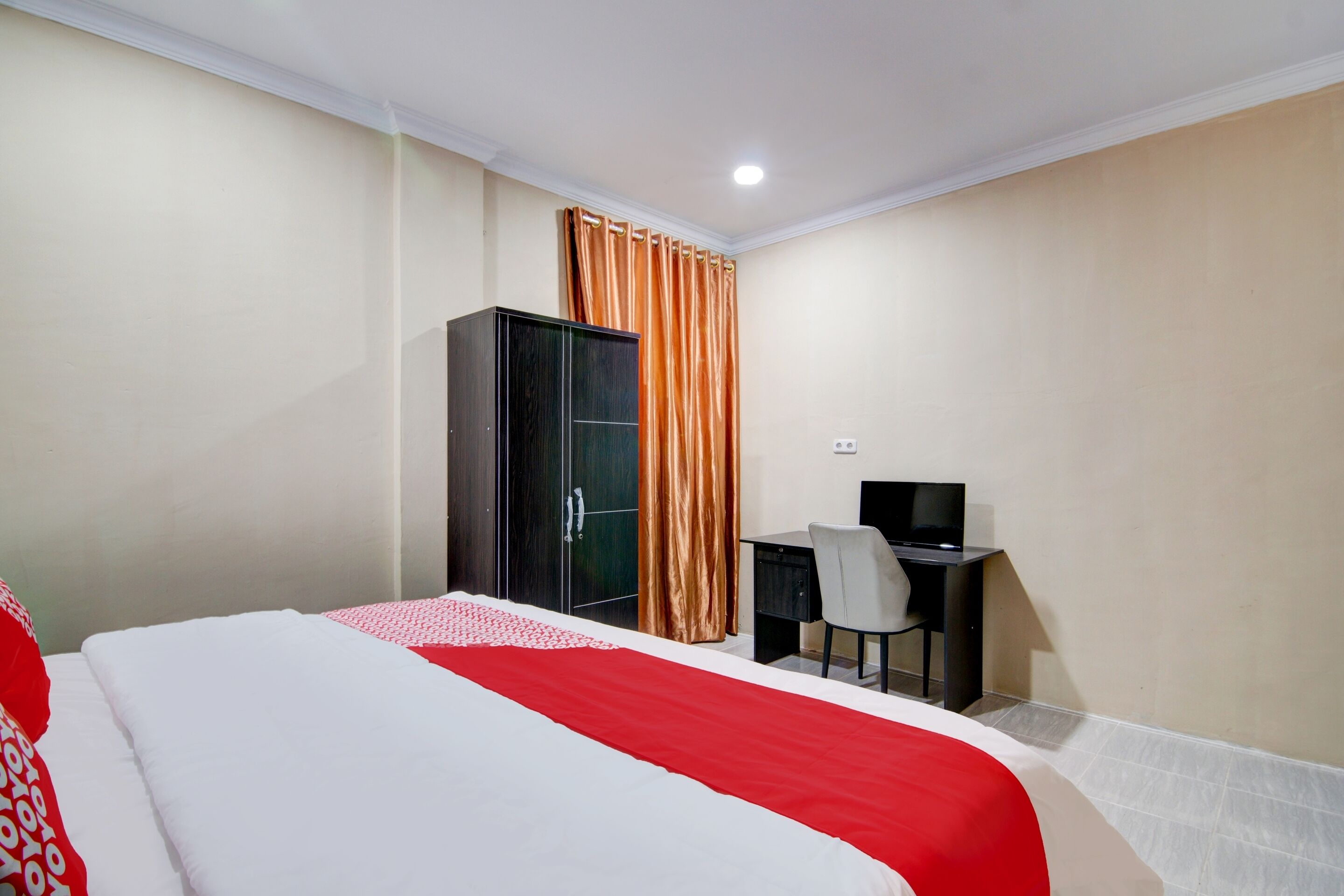standard double room | desk, laptop workspace, free wifi, bed sheets
