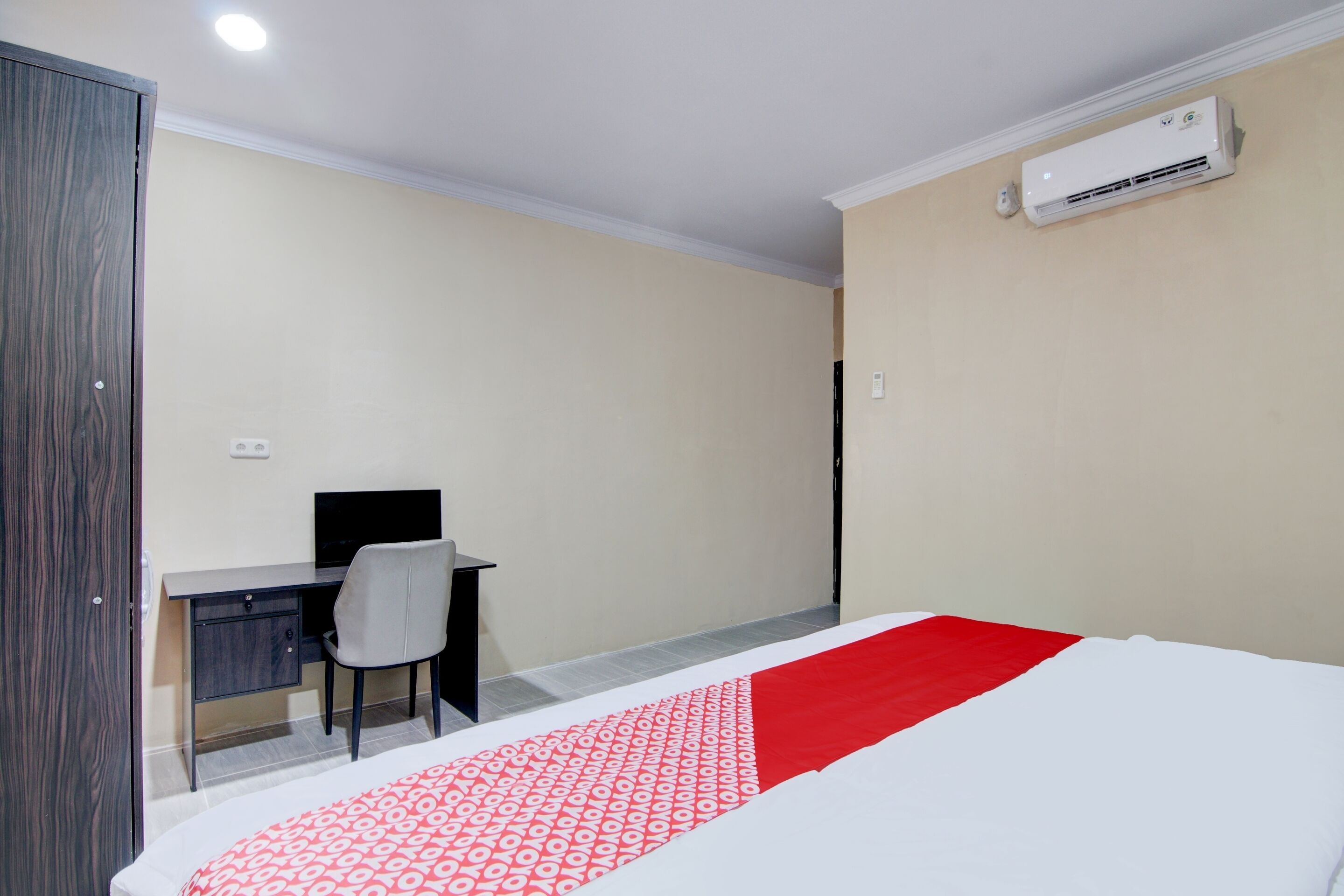 standard double room | desk, laptop workspace, free wifi, bed sheets