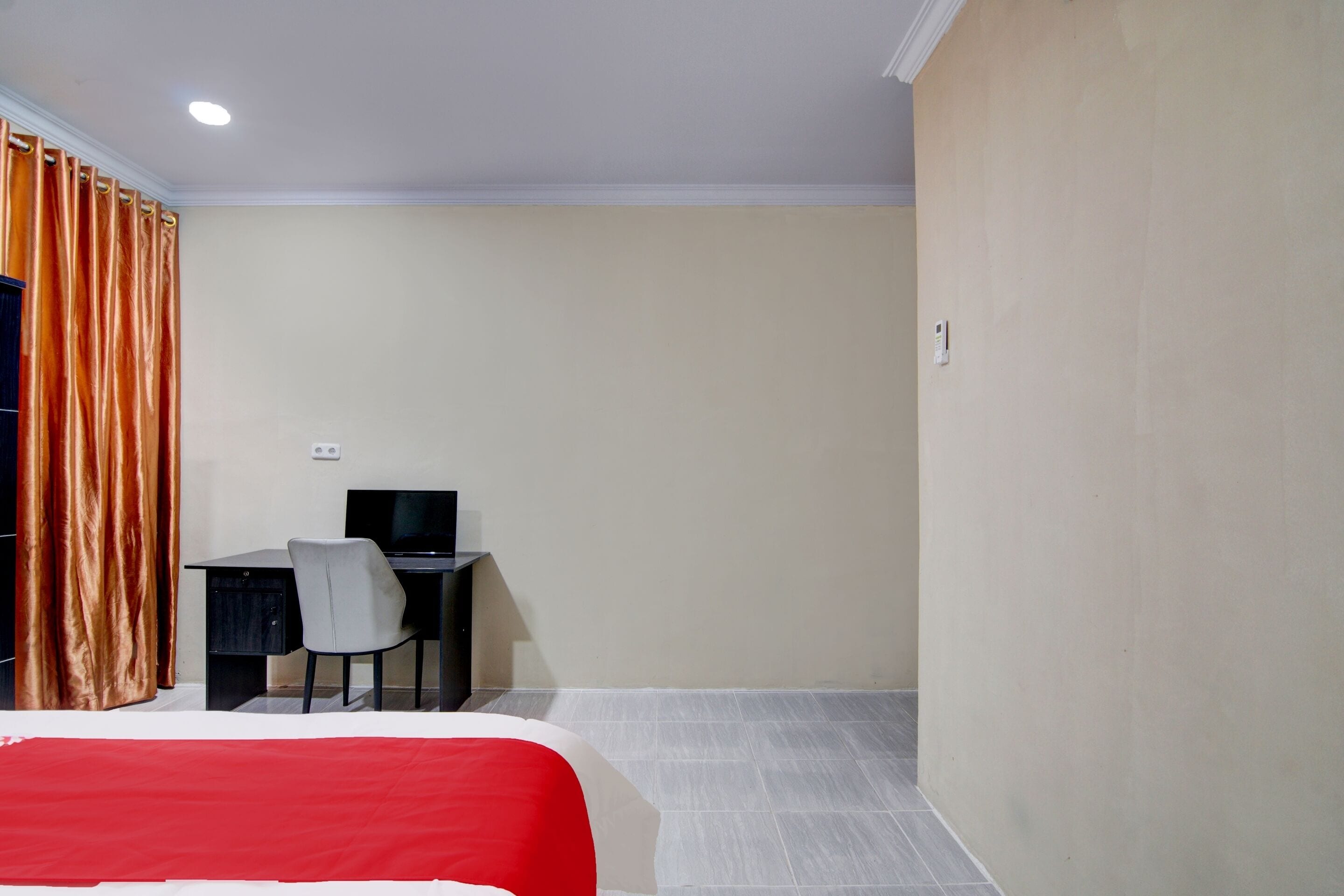 standard double room | desk, laptop workspace, free wifi, bed sheets