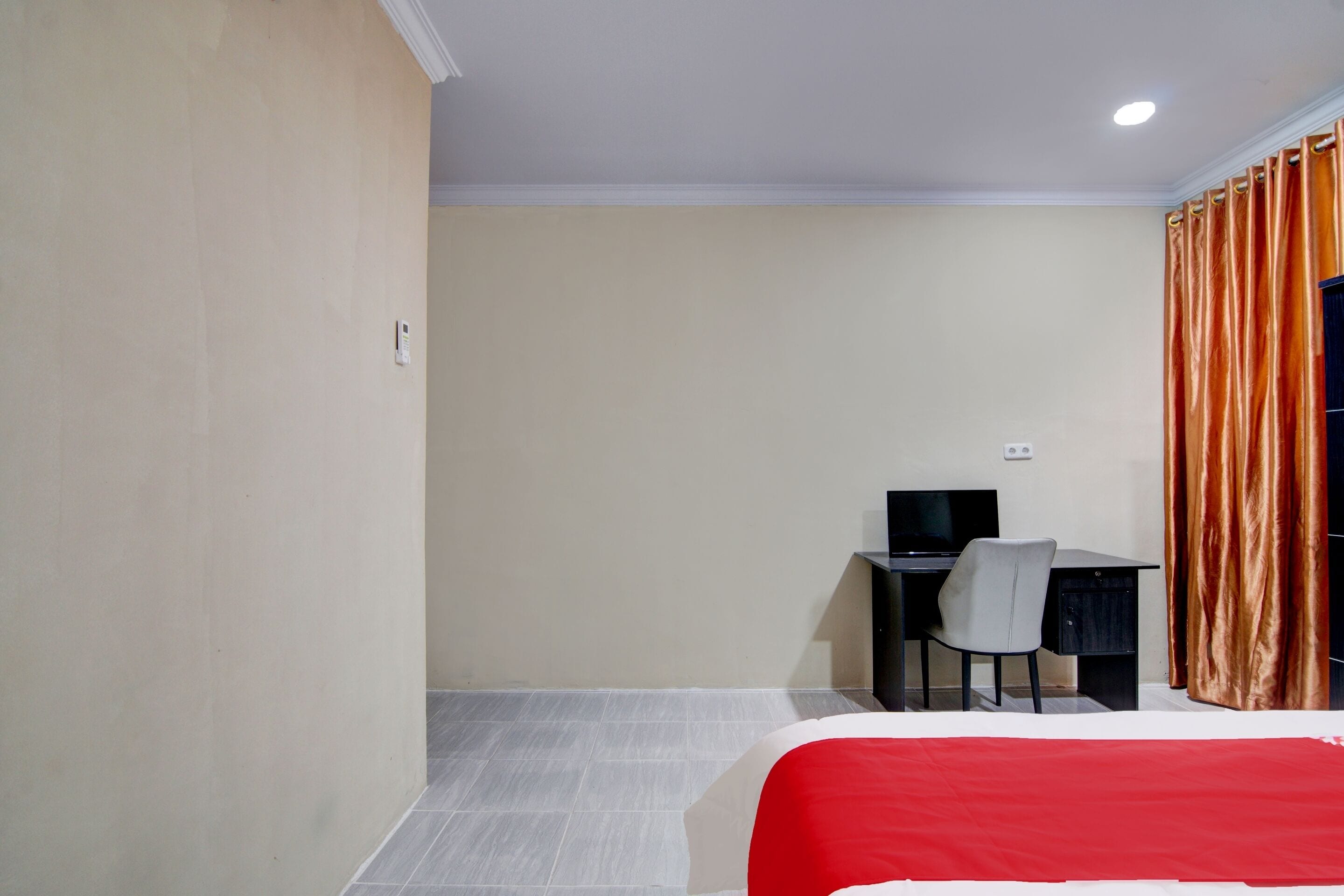 standard double room | desk, laptop workspace, free wifi, bed sheets