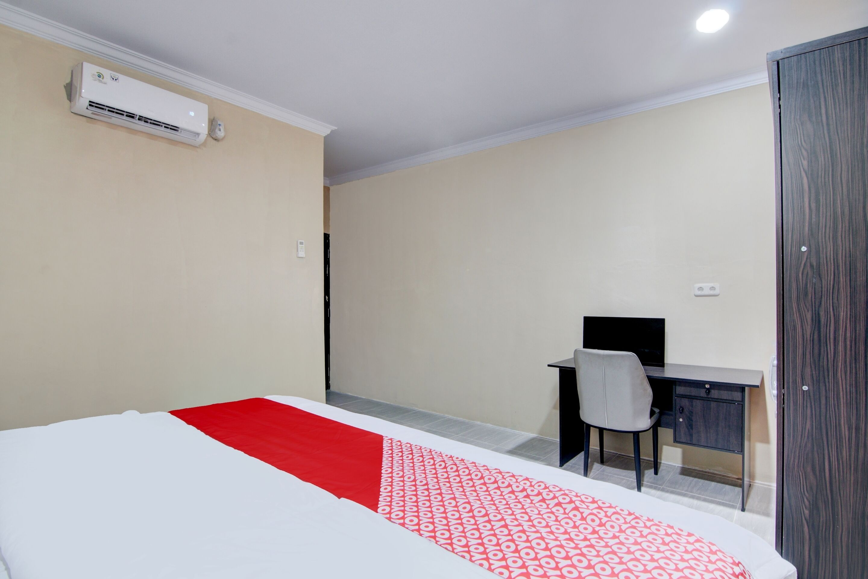 standard double room | desk, laptop workspace, free wifi, bed sheets