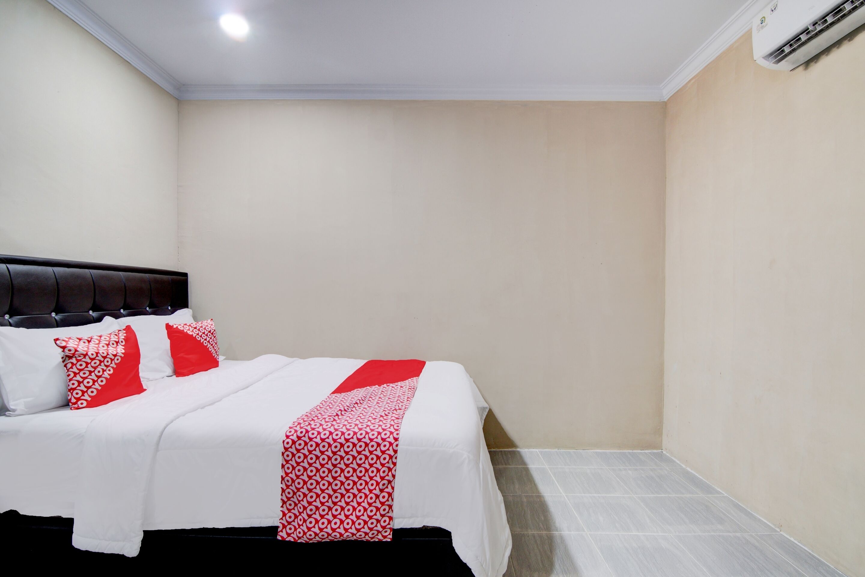 standard double room | desk, laptop workspace, free wifi, bed sheets