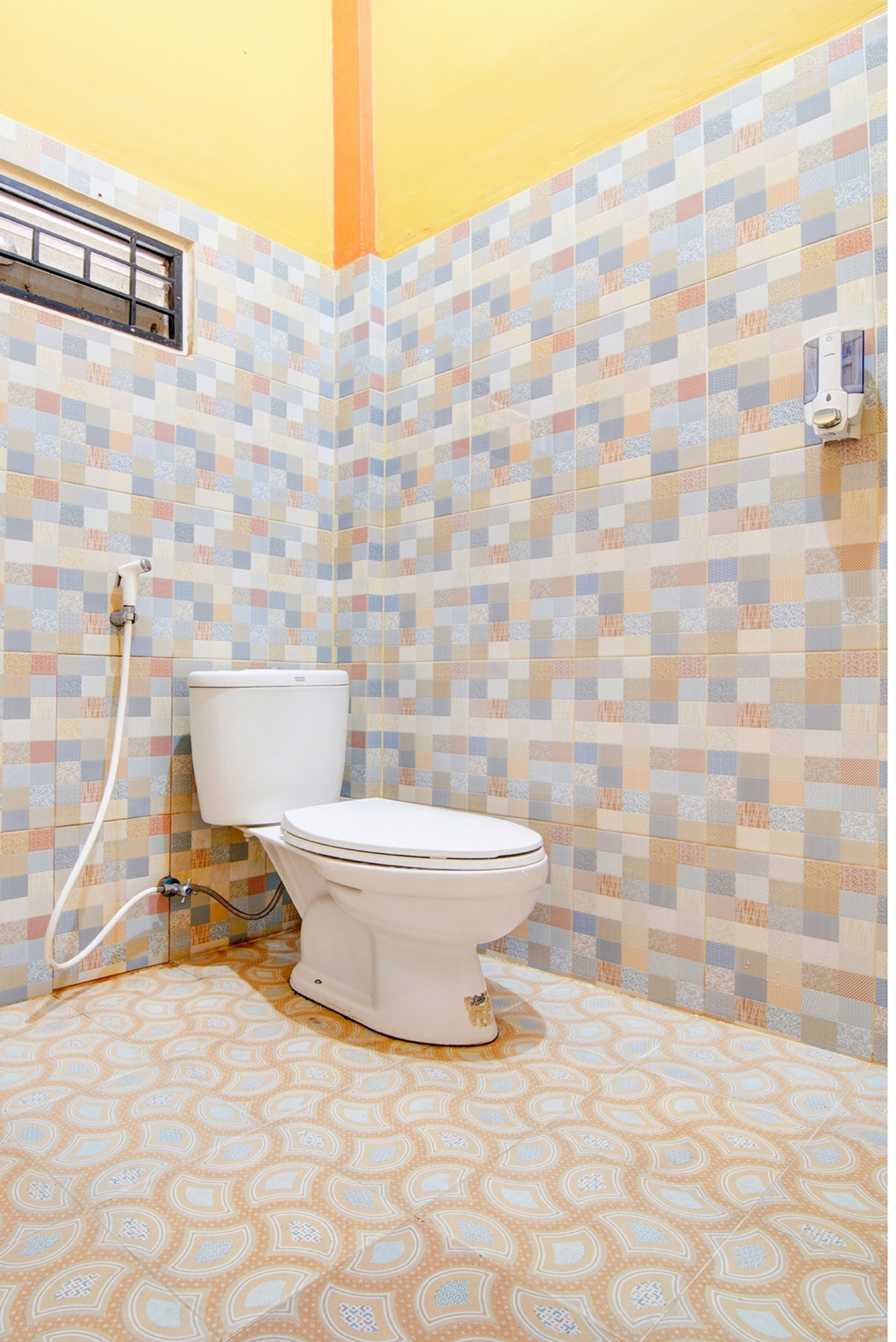 standard double room | bathroom | shower, towels