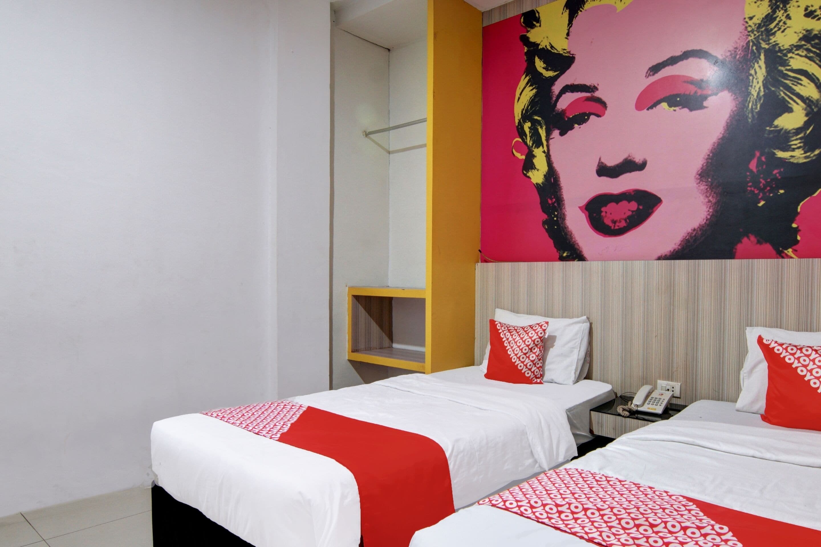 standard twin room | desk, laptop workspace, free wifi, bed sheets