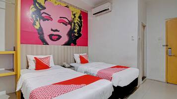 Desk, laptop workspace, free WiFi, bed sheets