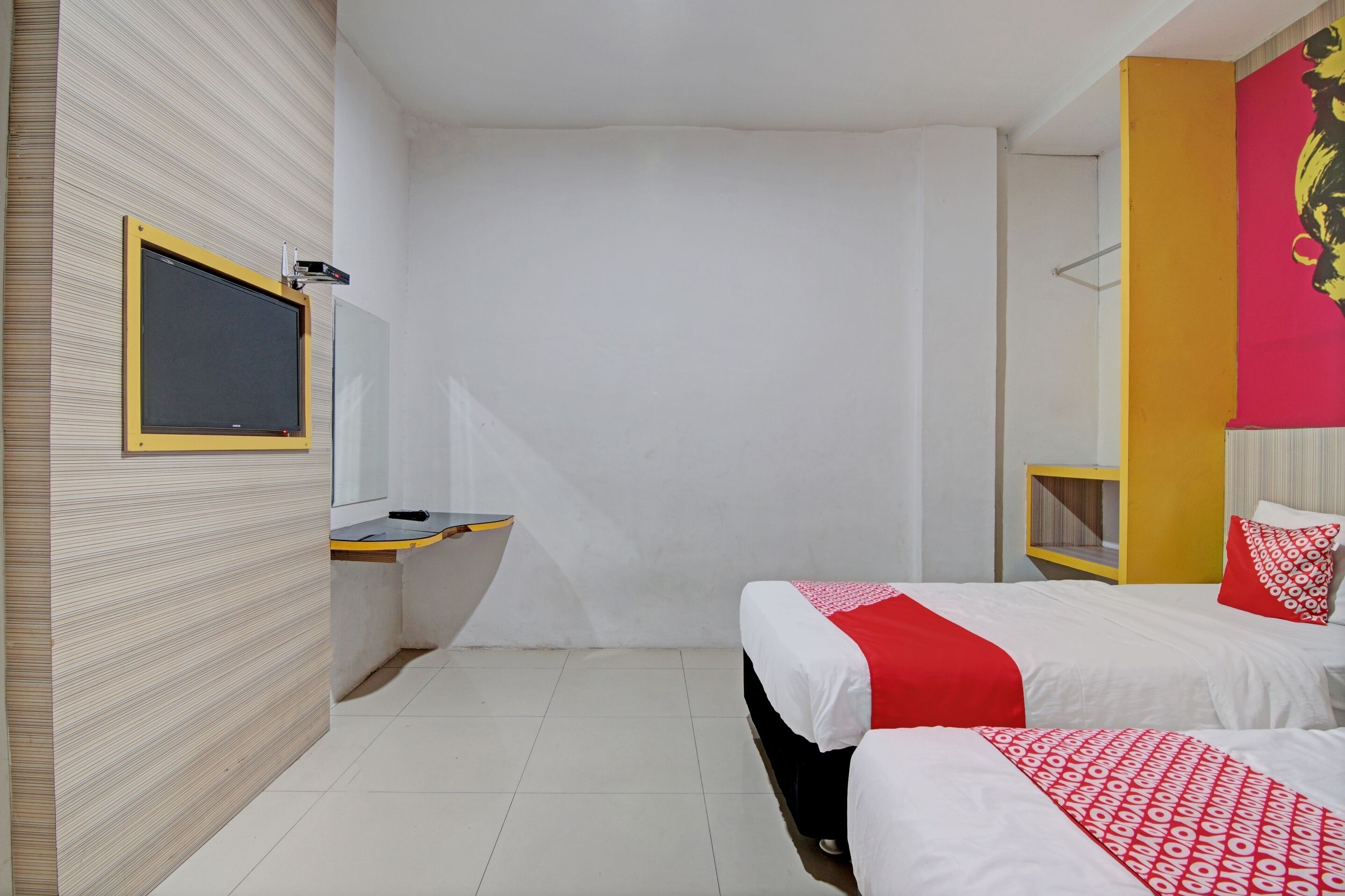 standard twin room | desk, laptop workspace, free wifi, bed sheets