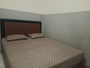 Deluxe Double Room | Desk, laptop workspace, free WiFi, bed sheets - OYO 93090 Multi Plus Inn (Jayapura)
