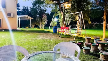 Villa | Uitzicht op de tuin
