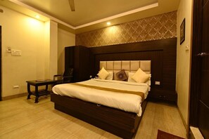 Executive Room | Desk, laptop workspace, free WiFi - Hotel I.P. Palace (Lucknow)