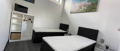 3 bedrooms, travel cot, WiFi