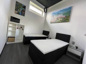 3 bedrooms, travel crib, WiFi