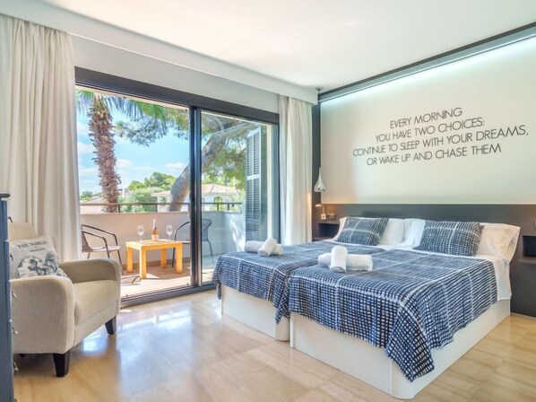 6 Schlafzimmer, Schreibtisch, Bügeleisen/Bügelbrett, WLAN