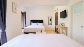 6 bedrooms, iron/ironing board, WiFi, bed sheets