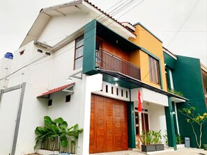 Exterior detail - Full House 6 BR with Privat Pool near Maguwoharjo Stadium @FHStay Maguwo (Jogja)