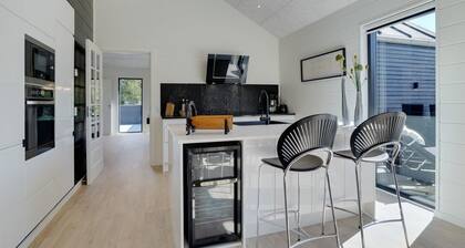 "Henrikke" - 500m to the fjord by Interhome