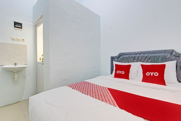 Deluxe Double Room | Desk, laptop workspace, free WiFi, bed sheets