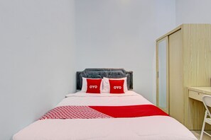 Standard-Doppelzimmer | Schreibtisch, laptopgeeigneter Arbeitsplatz, kostenloses WLAN