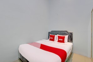 Standard Double Room | Desk, laptop workspace, free WiFi, bed sheets