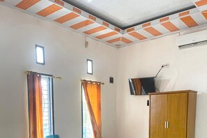 Standard Twin Room | Laptop workspace, free WiFi, bed sheets - Hotel O Harapan Homestay SyariahNearDamai Langgeng Park (Pekanbaru)