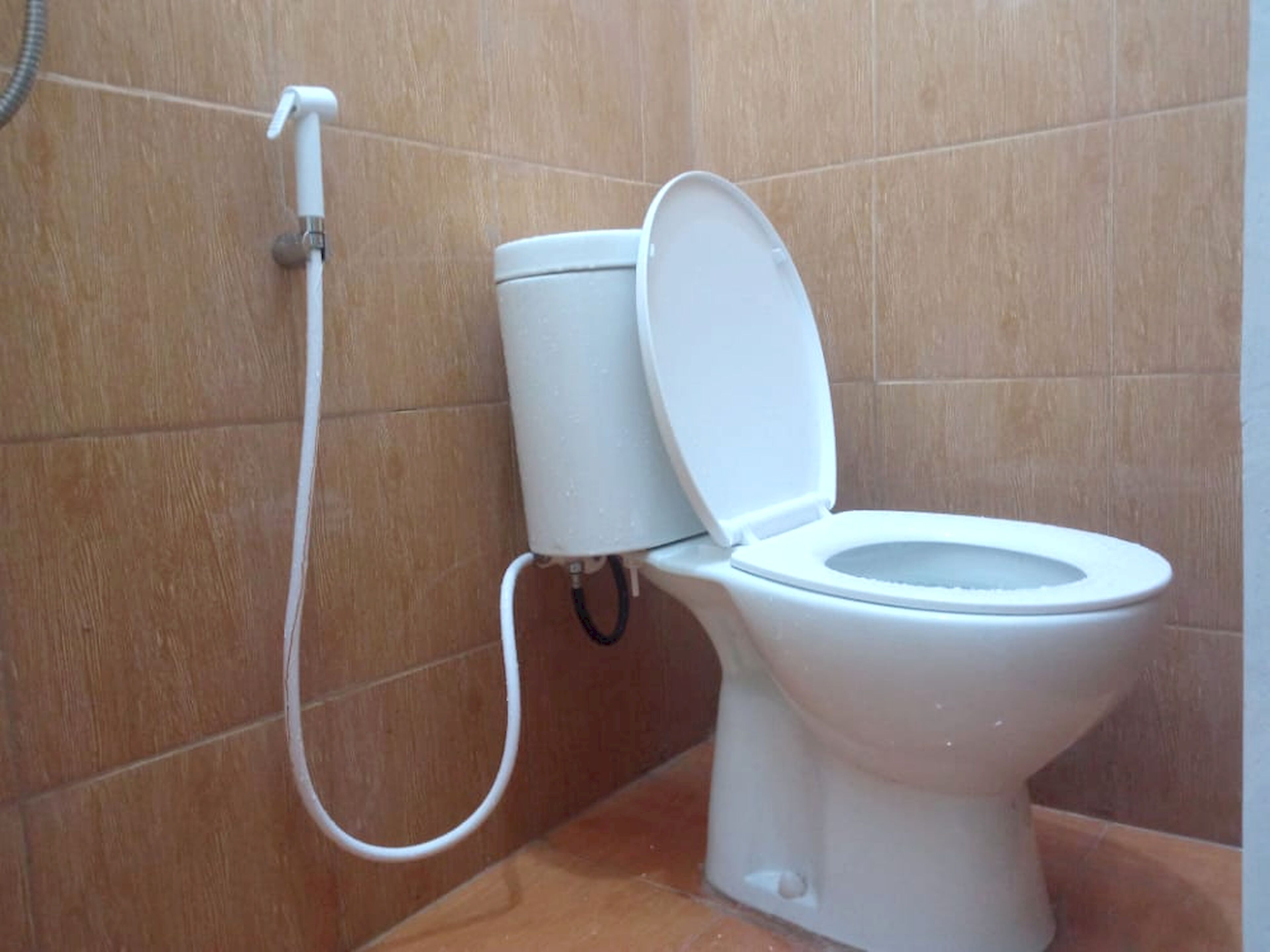 standard twin room | bathroom | shower, towels