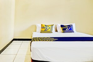 Quarto casal | Espaço de trabalho para notebook, Wi-Fi de cortesia, roupa de cama