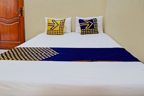 Quarto casal | Espaço de trabalho para notebook, Wi-Fi de cortesia, roupa de cama