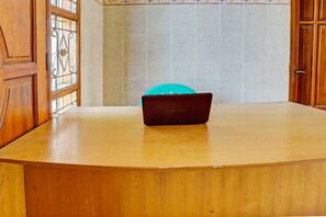 Reception - OYO 93108 Homestay H Syarif Syariah – RA Kartini (Gresik)