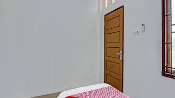 Standard Double Room | Desk, laptop workspace, free WiFi, bed sheets